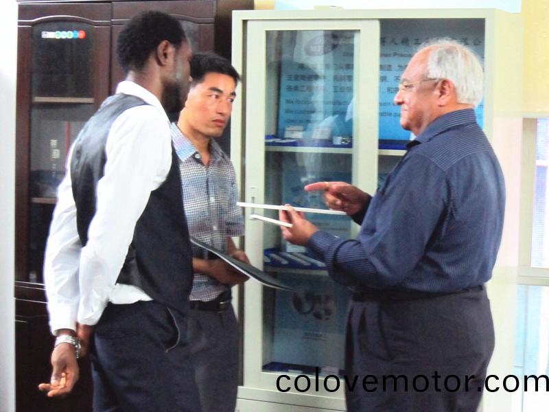 得人(ren)固(gu)定刀(dao)、切(qie)粒刀(dao)片(pian)齣(chu)口(kou)到(dao)國外(wai)