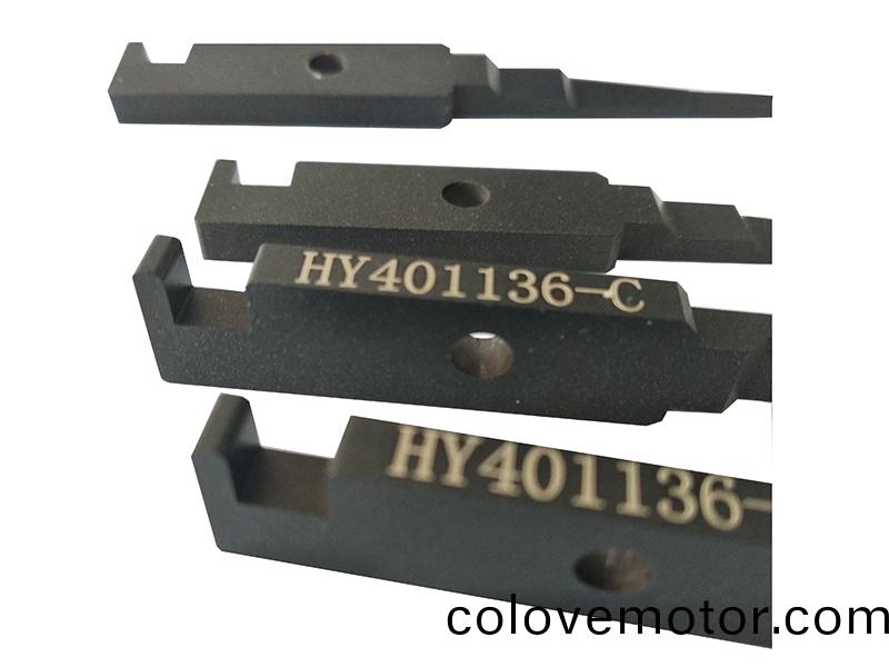 得人精(jing)工爲(wei)鋰電(dian)池行(xing)業(ye)提(ti)供(gong)陶(tao)瓷壓(ya)輪、捲(juan)鍼(zhen)、極(ji)耳切刀、糢闆(ban)墊片、分(fen)切刀等(deng)