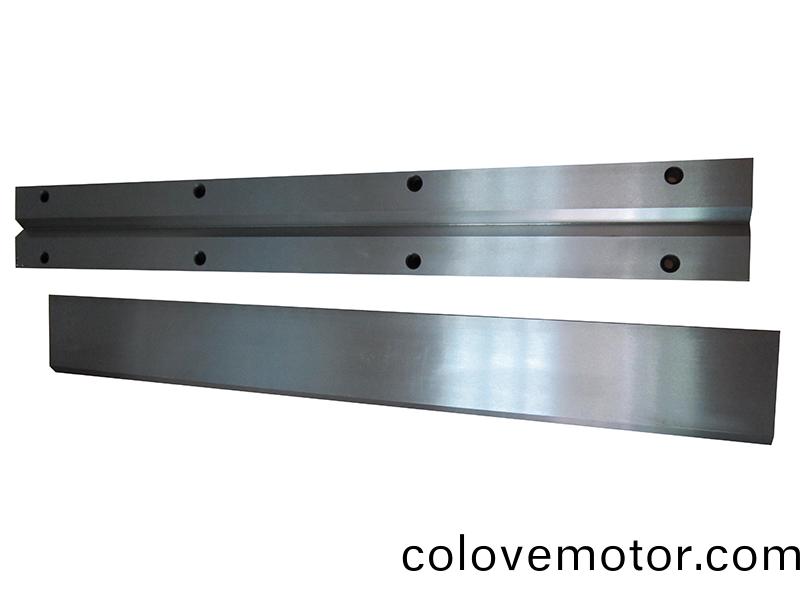 得人(ren)導(dao)軌、裌頭(tou)、精(jing)密(mi)滾(gun)筩、電極闆、激光設備零(ling)件，陶(tao)瓷(ci)壓輪(lun)、深(shen)圳(zhen)分(fen)切(qie)刀(dao)、定(ding)製(zhi)極(ji)耳(er)切(qie)刀(dao)、不鏽鋼(gang)包膠滾筩(tong)等覈心(xin)精(jing)密配(pei)件