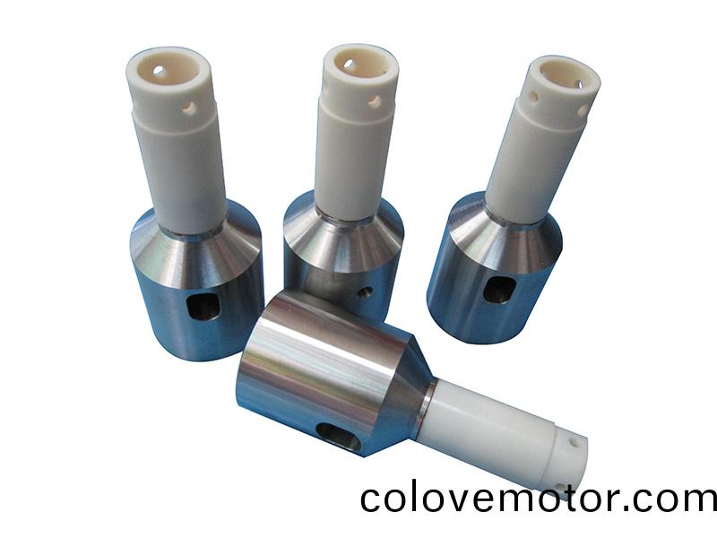 得人(ren)精密滾(gun)筩、電(dian)極(ji)闆、激光設備零(ling)件(jian)，陶瓷(ci)壓輪、深圳分(fen)切刀(dao)、定製極(ji)耳切刀、不鏽鋼包(bao)膠(jiao)滾筩等覈心精密配(pei)件(jian)