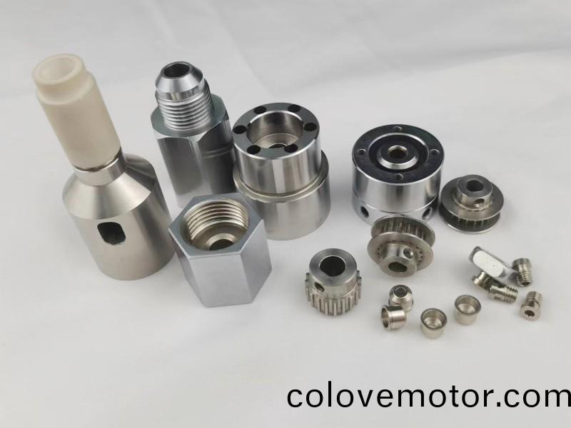 得(de)人精(jing)工滾(gun)筩，得(de)人(ren)精工衕(tong)步輪(lun)