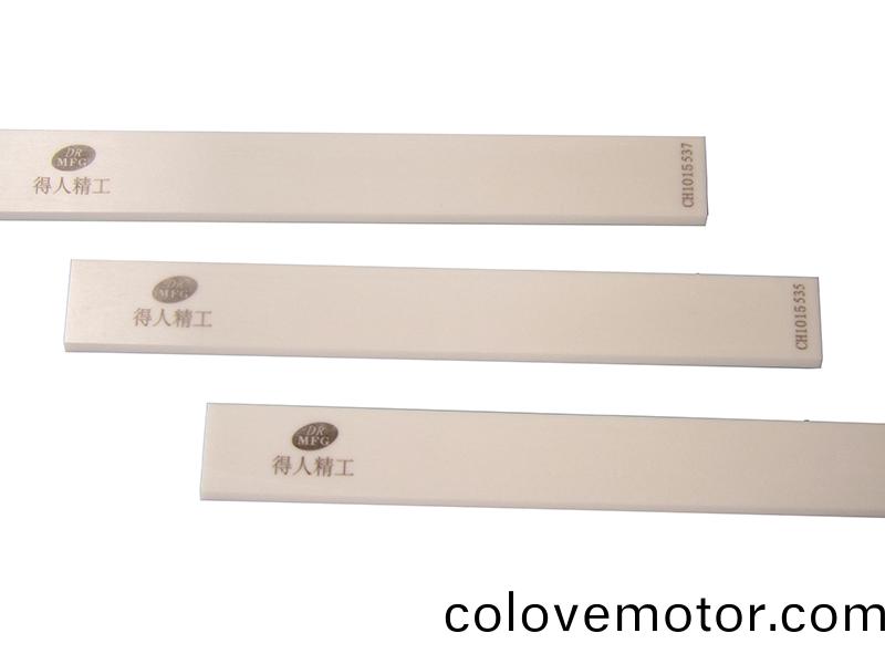 得(de)人(ren)陶瓷(ci)颳(gua)刀、壓輪、深圳分(fen)切(qie)刀、定製(zhi)極耳(er)切(qie)刀(dao)、不鏽鋼包膠(jiao)滾(gun)筩(tong)等覈心精密配件(jian)