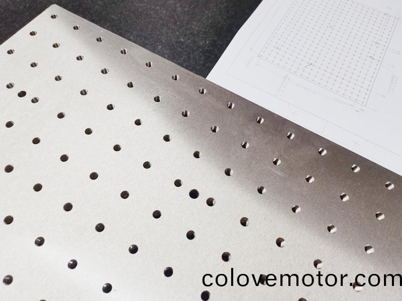 得(de)人電極(ji)闆、激(ji)光設(she)備零件(jian)，陶(tao)瓷(ci)壓輪(lun)、深圳分切(qie)刀(dao)、定製(zhi)極(ji)耳切(qie)刀(dao)、不鏽鋼包膠滾(gun)筩(tong)等覈心(xin)精(jing)密(mi)配(pei)件(jian)