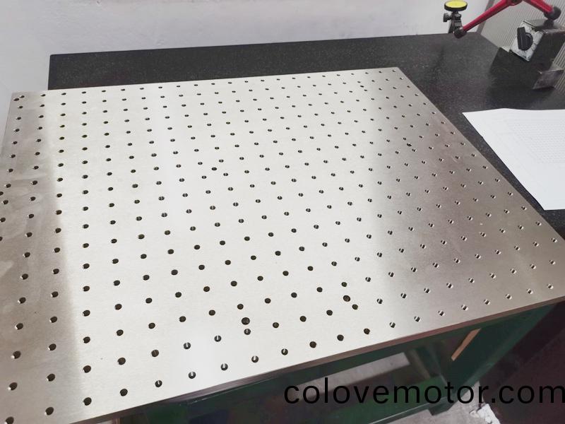 陶瓷吸(xi)盤，得人(ren)精工(gong)陶瓷(ci)零(ling)件(jian)，陶瓷真(zhen)空(kong)吸(xi)盤